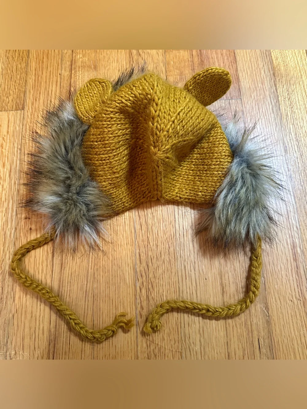 The blueberry Hill Lennon Lion Bonnet - Mustard Size M 2-10 years (j10)